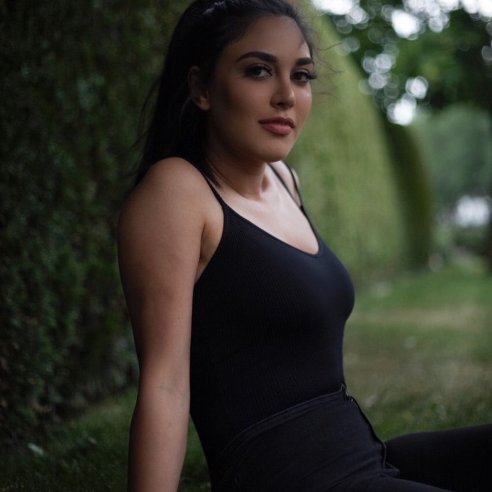 Meet your Posher, Parmida